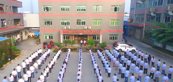 橡胶密封制品不论是在工业中还是生活中随处可见,随着橡胶密封件的需求在逐步增加,因此也涌现了很多大大小小的橡胶密封件厂家。 虽然橡胶密封件厂家在增加,但其中也不乏有很多作坊型的小厂家,凭借低廉的成本来维持运转,那么怎么样才能找到合适的橡胶密封件厂家呢?今天东盛迪密封从客观的角度教大家如何判断橡胶密封件厂家是否专业的。 1、基本了需要具有橡胶密封件的生产资质,也就是我们常说的营业执照,从营业执照上我们可以了解很多重要信息,比如经营范围,成了时间,从成立时间上我们可以看到是否具备一定的生产经验。 2、橡胶密封件厂家是否具有相关产品的开发,制造经验,必要时可以要求提供相关样品,相关的生产设备也是必不可少的,避免层层转包。 3、是否通过ISO19001质量体系认证,虽然目前国内并不是很规范,但是还是具有一定的约束力的。根据产品的应用领域各行各业也都有各自的标准体系,例如汽车行业的TS16949认证等等。 4、橡胶密封件厂家是否具有橡胶原材料的配方及模具的开发制造能力,一个橡胶密封件厂家是否能够满足设计要求,从材料研发,模具开发,到最后的生产制造,每一步都至关重要。能把这些关键的技术掌握早自己手里的企业当然更具优势。 5、更关键的还是要到橡胶密封件厂家现场考察,可充分了解管理、质量体系等各方面实力。 除了以上几点之外还可以从业界口碑、技术团队、生产设备、检测设备等等多方面考察橡胶密封件厂家的专业程度。东盛迪密封18年橡胶密封件厂家,拥有现代化标准厂房20000多平方米,三十多名专业技术员,提供从产品设计,模具开发直至成品制成的一站式解决方案,欢迎到厂参观考察。